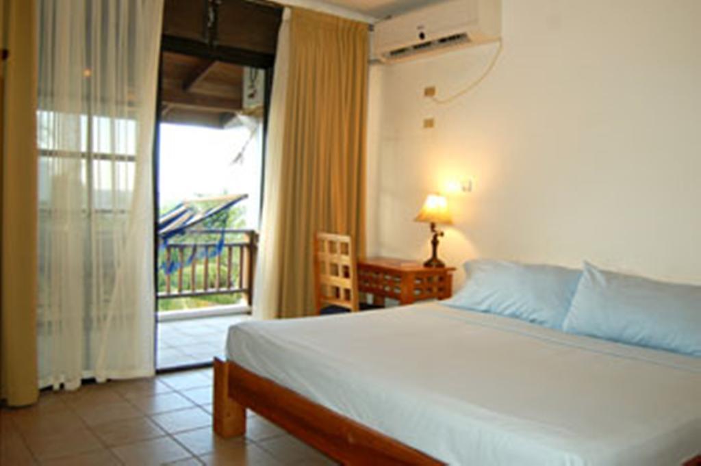 Hotel Y Restaurante Cesar Mariscos Tela Bilik gambar