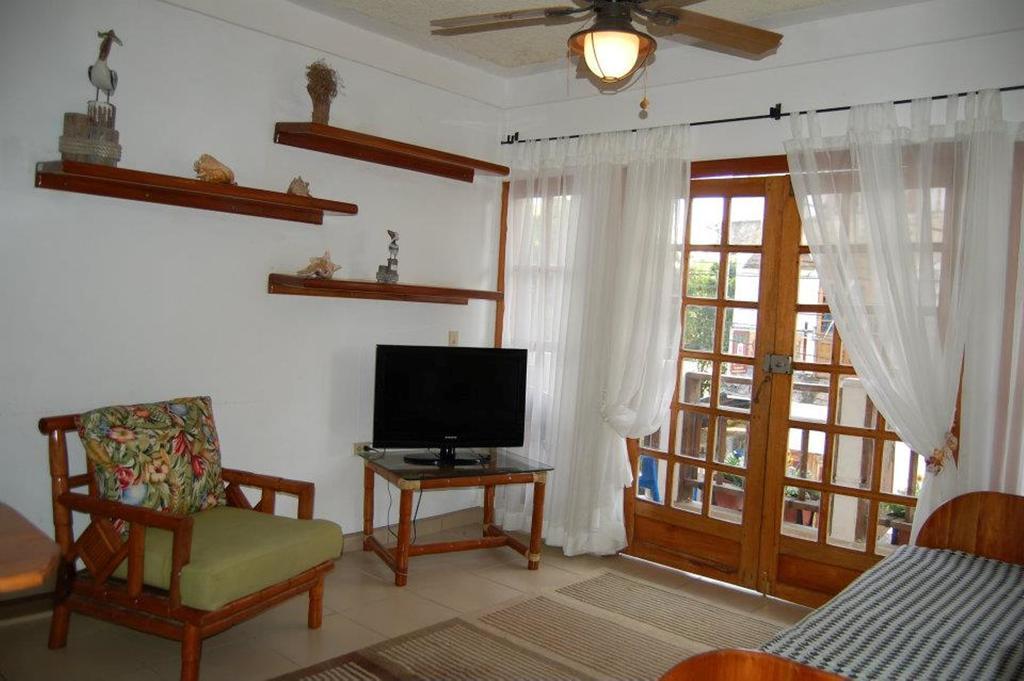 Hotel Y Restaurante Cesar Mariscos Tela Bilik gambar