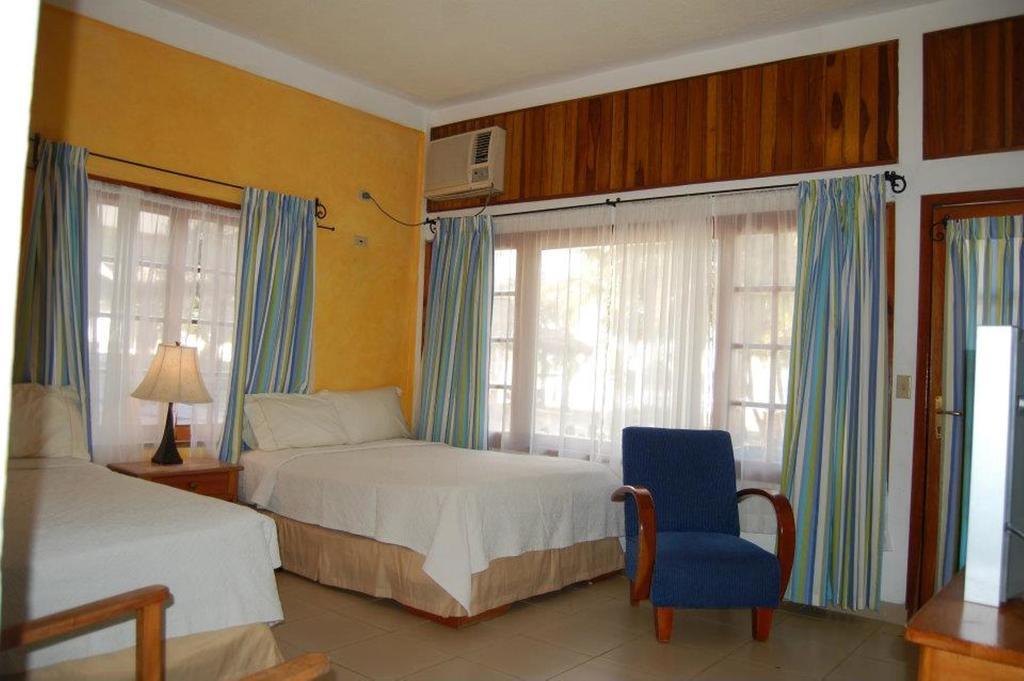 Hotel Y Restaurante Cesar Mariscos Tela Bilik gambar